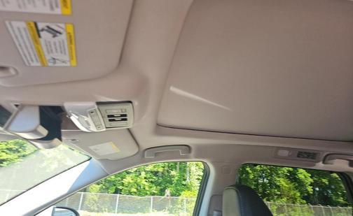 White 2024 Nissan Pathfinder SL