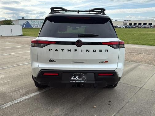 White / Black 2026 Nissan Pathfinder Rock Creek