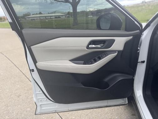 Wht Blk Roof 2024 Nissan Rogue SL