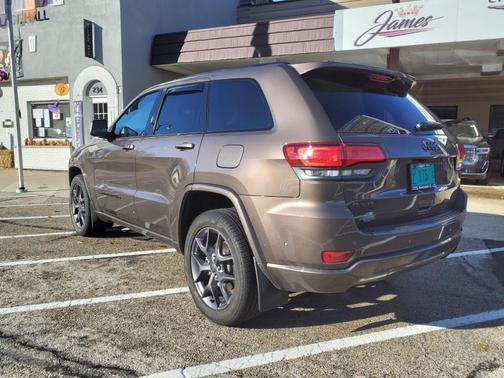 Photo 3 of 32 of 2021 Jeep Grand Cherokee Limited