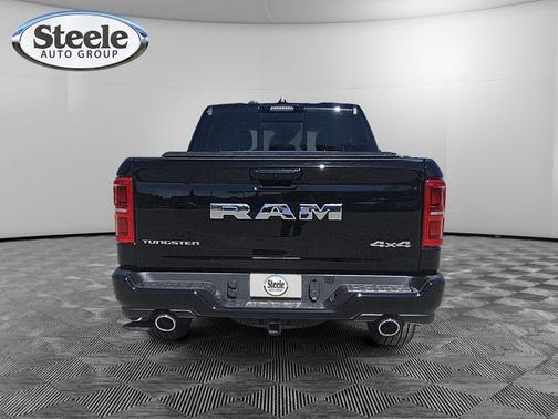 Diamond Black Crystal Pearlcoat 2026 RAM 1500 ST