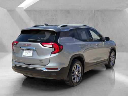 Sterling Metallic 2023 GMC Terrain SLT