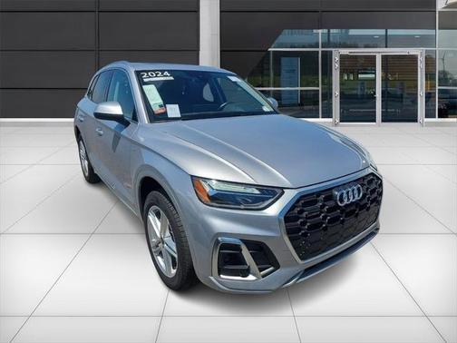 2024 Audi Q5 Premium 55 TFSI e S line quattro S tronic