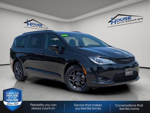Brilliant Black Crystal Pearlcoat 2020 Chrysler Pacifica Touring-L Plus