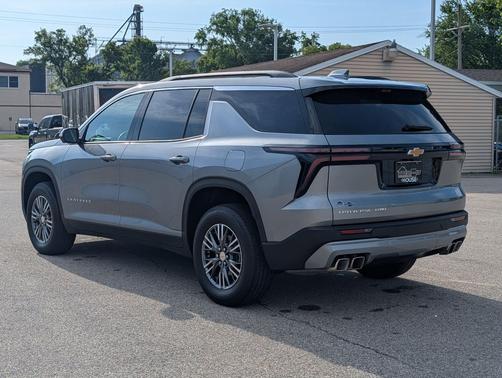 Sterling Gray Metallic 2026 Chevrolet Traverse LT