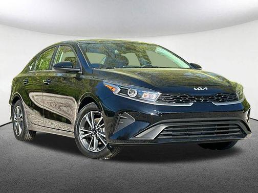 Aurora Black 2024 Kia Forte LXS