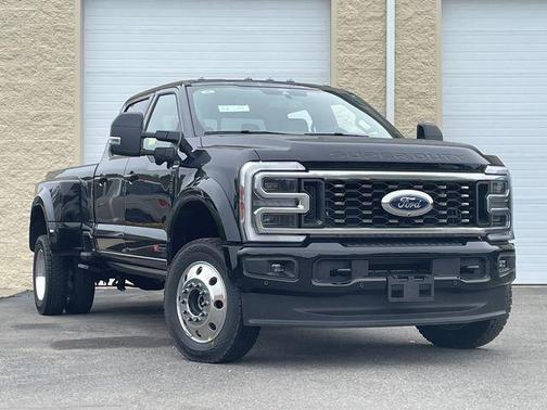 Agate Black Metallic 2026 Ford F-450 Platinum