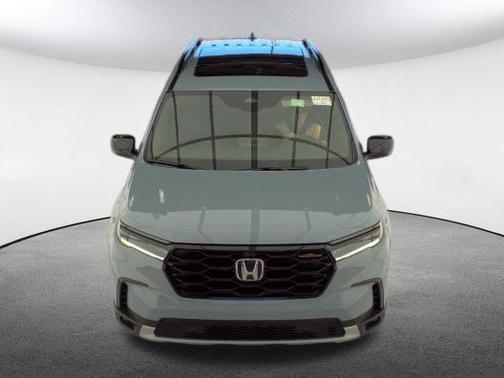 Sonic Gray Pearl 2025 Honda Pilot TrailSport