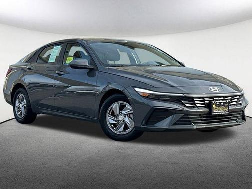 2024 Hyundai ELANTRA SE