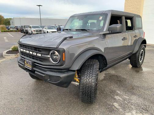 Carbonized Gray Metallic 2025 Ford Bronco Base