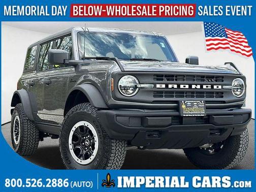 Carbonized Gray Metallic 2025 Ford Bronco Base