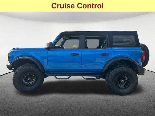 Velocity Blue Metallic 2022 Ford Bronco Base