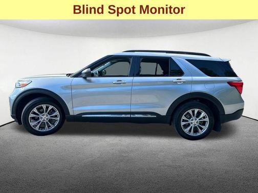 Iconic Silver Metallic 2024 Ford Explorer XLT
