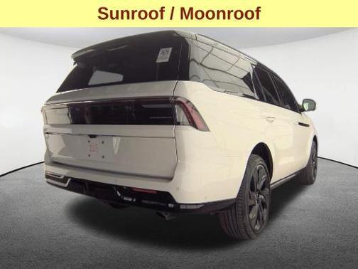 Crystal White Metallic CC 2025 Lincoln Navigator Black Label