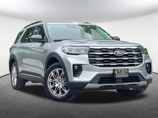 Iconic Silver Metallic 2025 Ford Explorer Active