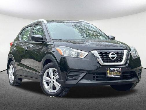 Super Black 2018 Nissan Kicks S