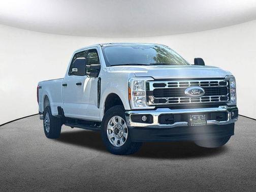 Oxford White 2024 Ford F-250 XLT