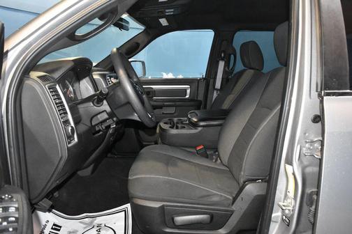 2024 RAM 1500 Classic Warlock Crew Cab 4x4 5'7' Box