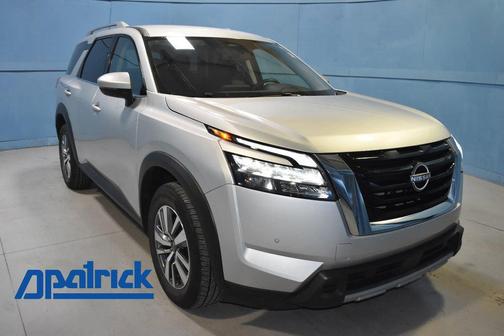 Brilliant Silver Metallic 2025 Nissan Pathfinder SL 4WD SUV