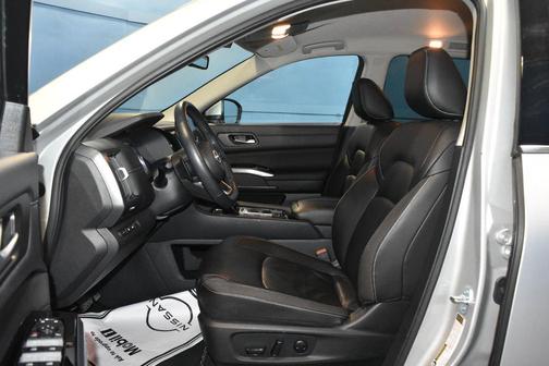 2025 Nissan Pathfinder SL 4WD