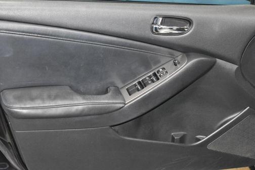 Super Black 2010 Nissan Altima 2.5 SL