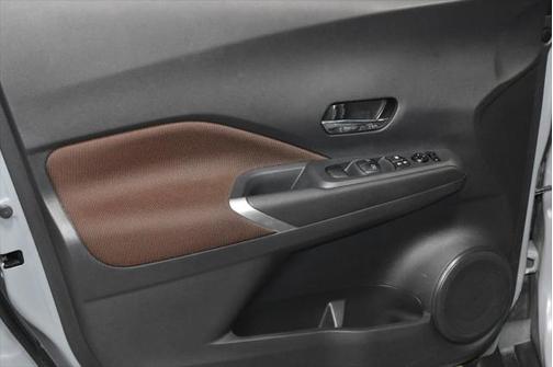 2022 Nissan Kicks SR