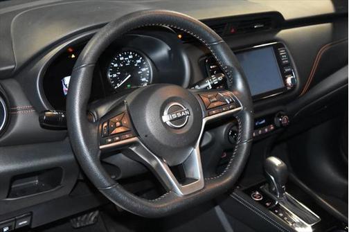 2022 Nissan Kicks SR