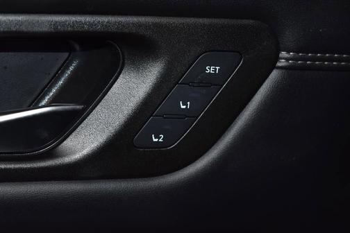 2024 Nissan Pathfinder Platinum FWD