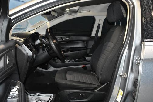 2020 Ford Edge SE