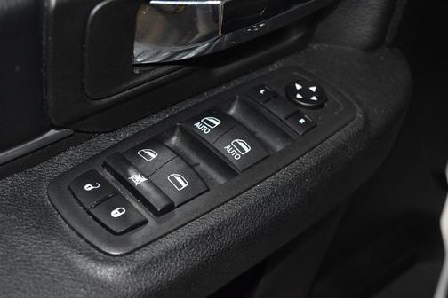 2024 RAM 1500 Classic Warlock Crew Cab 4x4 5'7' Box