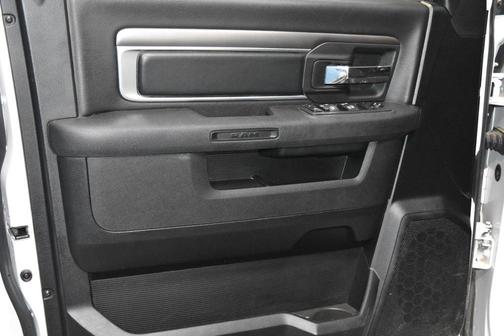 2024 RAM 1500 Classic Warlock Crew Cab 4x4 5'7' Box