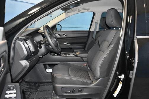 2025 Nissan Pathfinder SV FWD