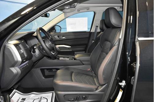 2025 Nissan Pathfinder Platinum 4WD