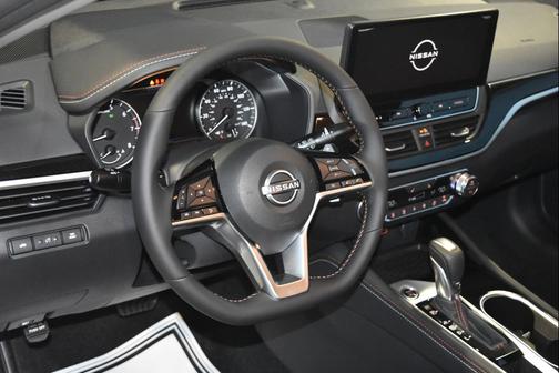 2025 Nissan Altima SR FWD