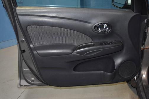 Titanium 2016 Nissan Versa 1.6 SV