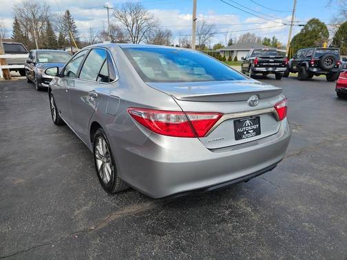 Celestial Silver Metallic 2016 Toyota Camry SE