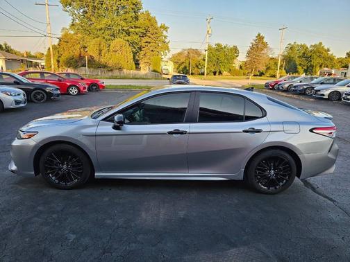 2020 Toyota Camry SE