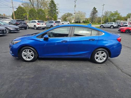 Kinetic Blue Metallic 2017 Chevrolet Cruze LT