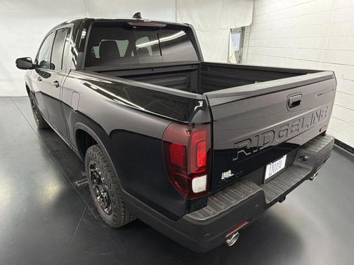 Crystal Black Pearl 2026 Honda Ridgeline TrailSport+