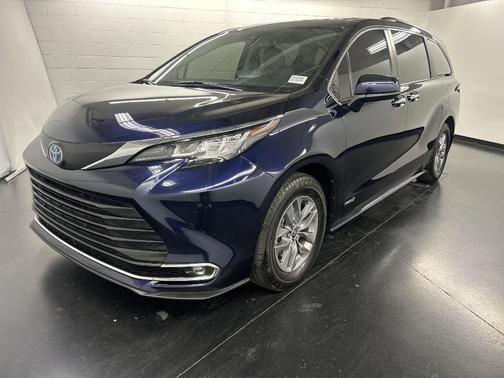 2021 Toyota Sienna XLE