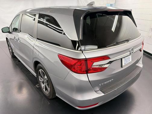 Silver 2018 Honda Odyssey Touring