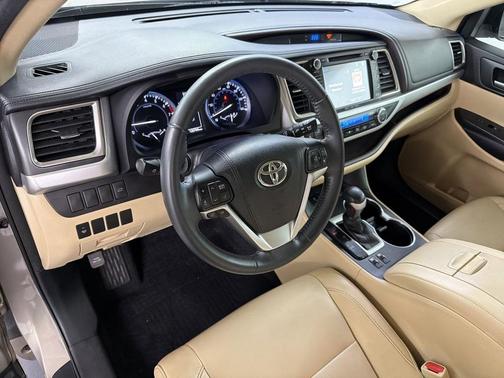 Silver 2016 Toyota Highlander XLE