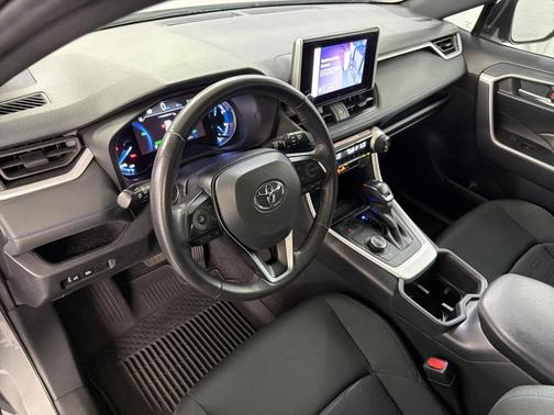 Silver 2024 Toyota RAV4 Hybrid SE