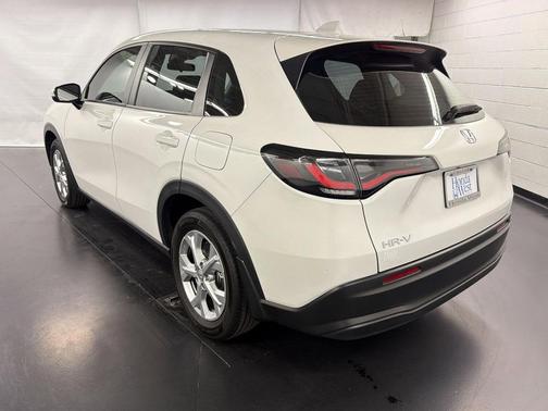 White 2023 Honda HR-V LX