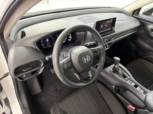 White 2023 Honda HR-V LX