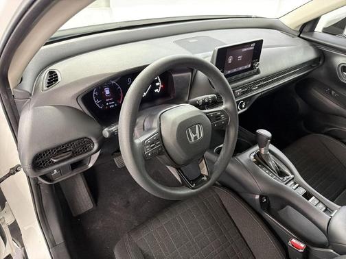 White 2023 Honda HR-V LX