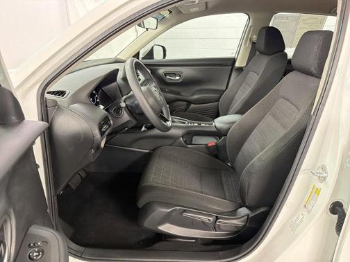 White 2023 Honda HR-V LX
