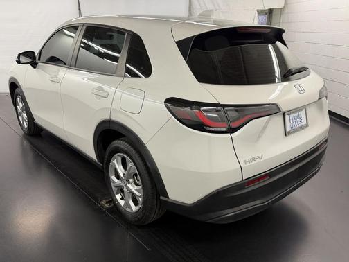 White 2024 Honda HR-V LX