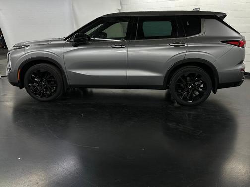 2023 Mitsubishi Outlander SE Black Edition