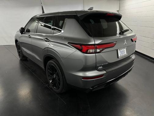2023 Mitsubishi Outlander SE Black Edition